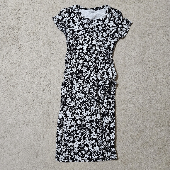 Old Navy Dresses & Skirts - Old Navy Women's Fitted Maternity Dress